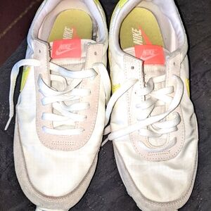 Woman's Nike 'Daybreak' running shoes